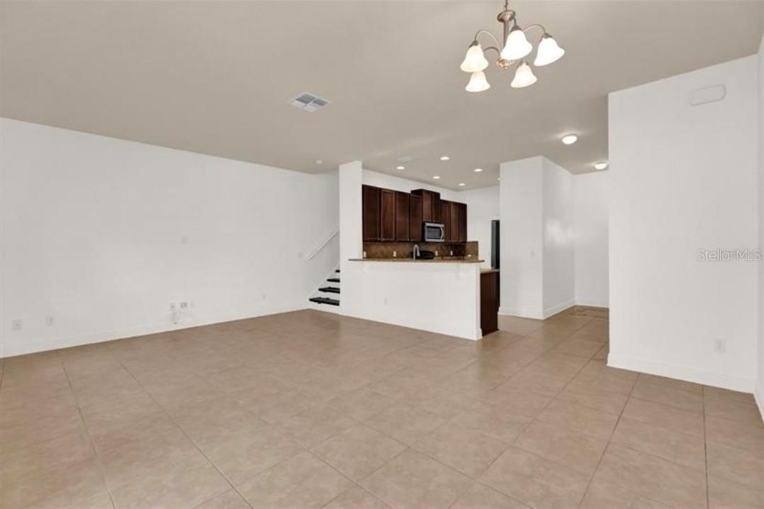 SOMERSET CHASE - Residential