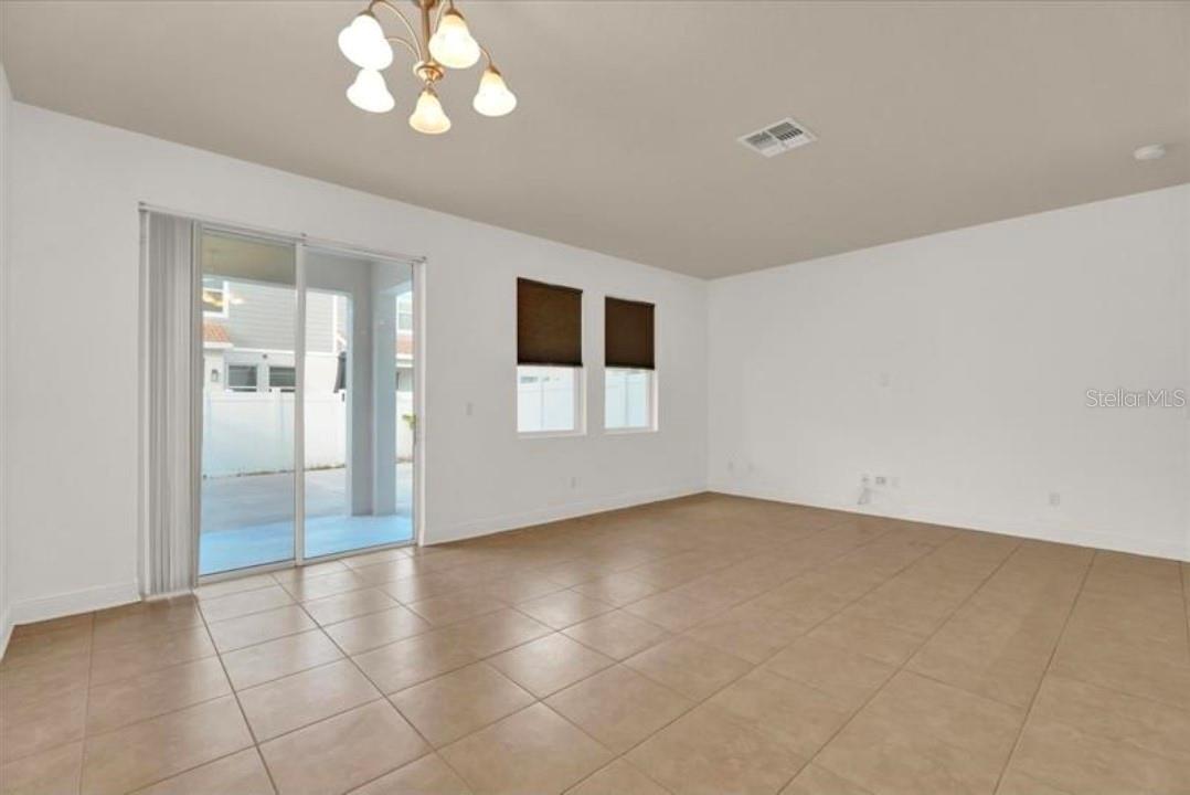 SOMERSET CHASE - Residential