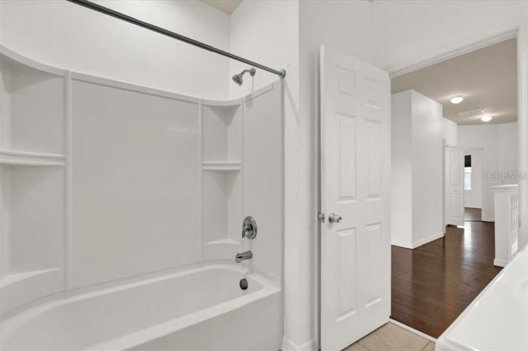 SOMERSET CHASE - Residential