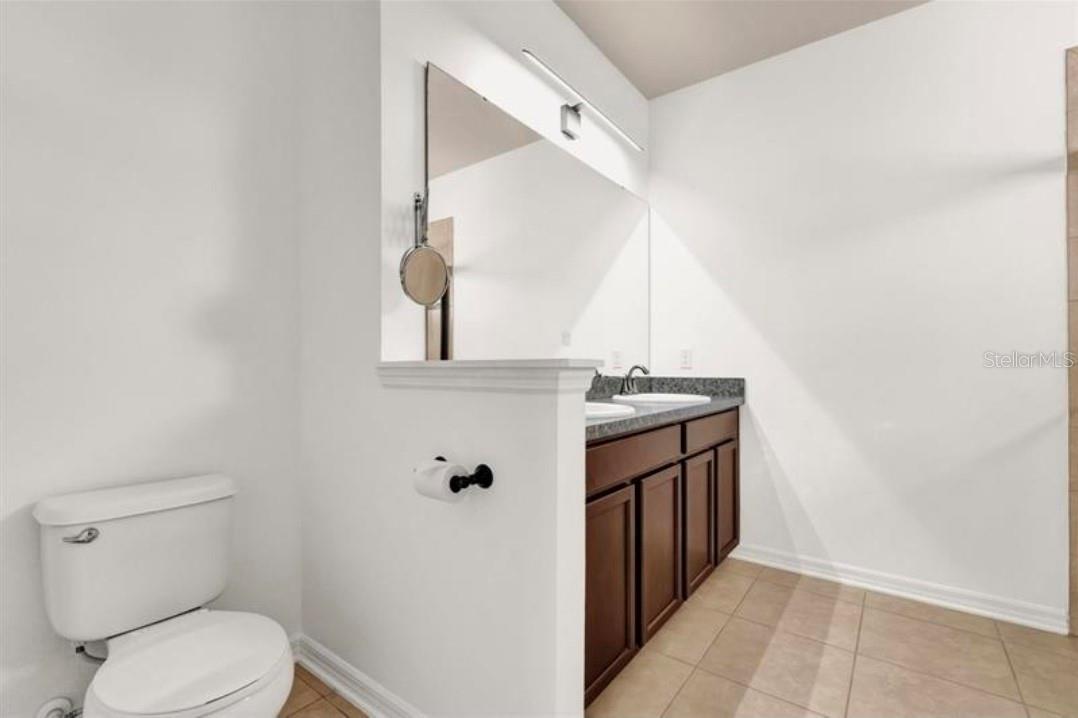 SOMERSET CHASE - Residential