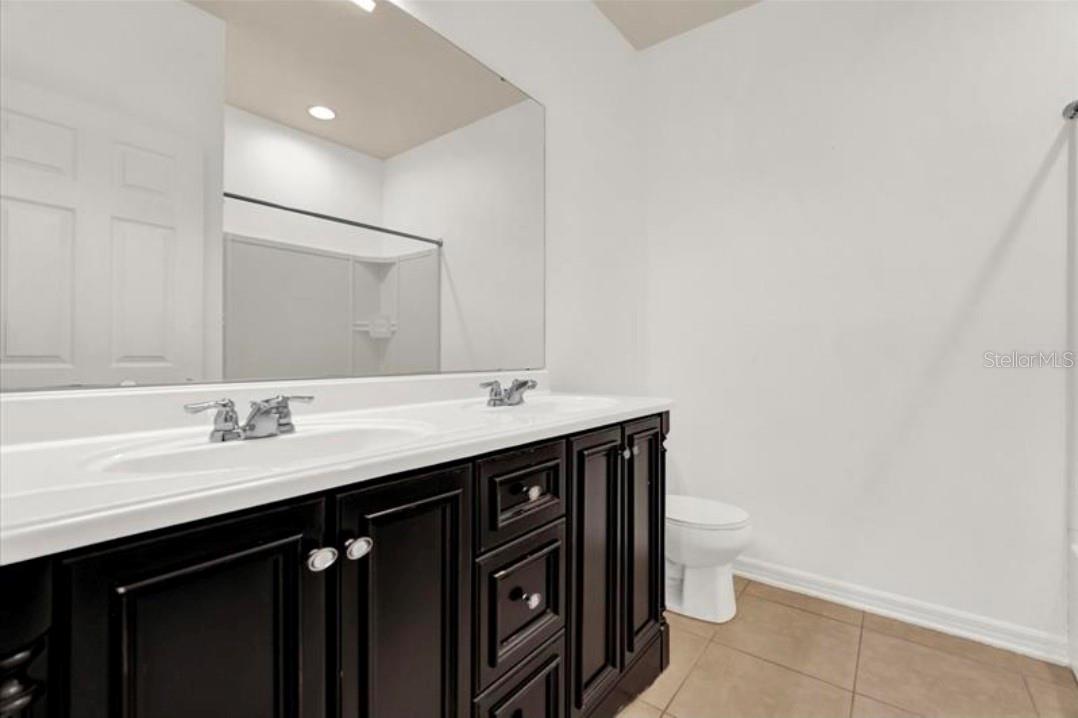 SOMERSET CHASE - Residential