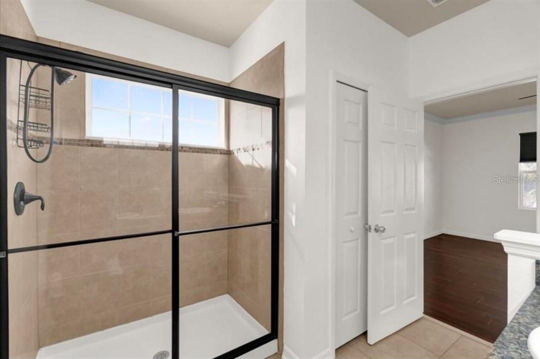 SOMERSET CHASE - Residential