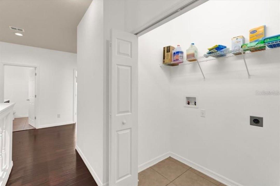 SOMERSET CHASE - Residential