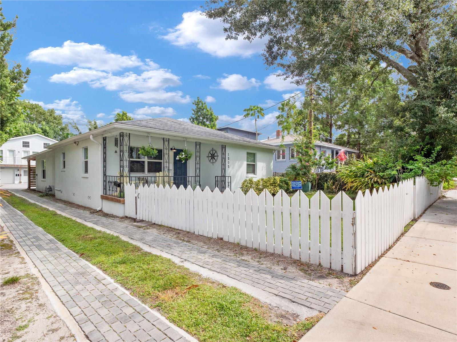 LAKE DAVIS HEIGHTS - Residential Income