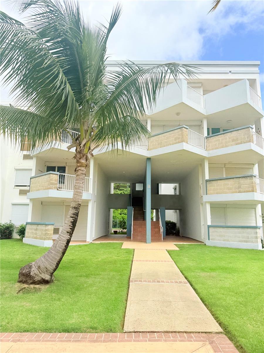 VEREDA DEL MAR CONDOMINIUM - Residential