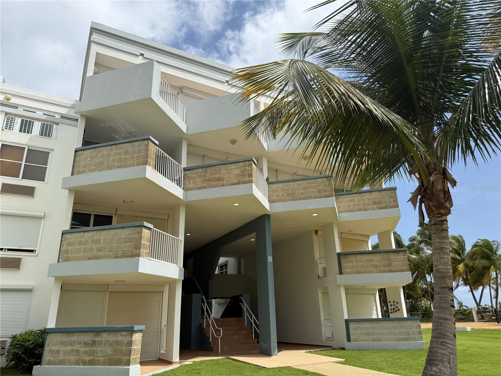 VEREDA DEL MAR CONDOMINIUM - Residential