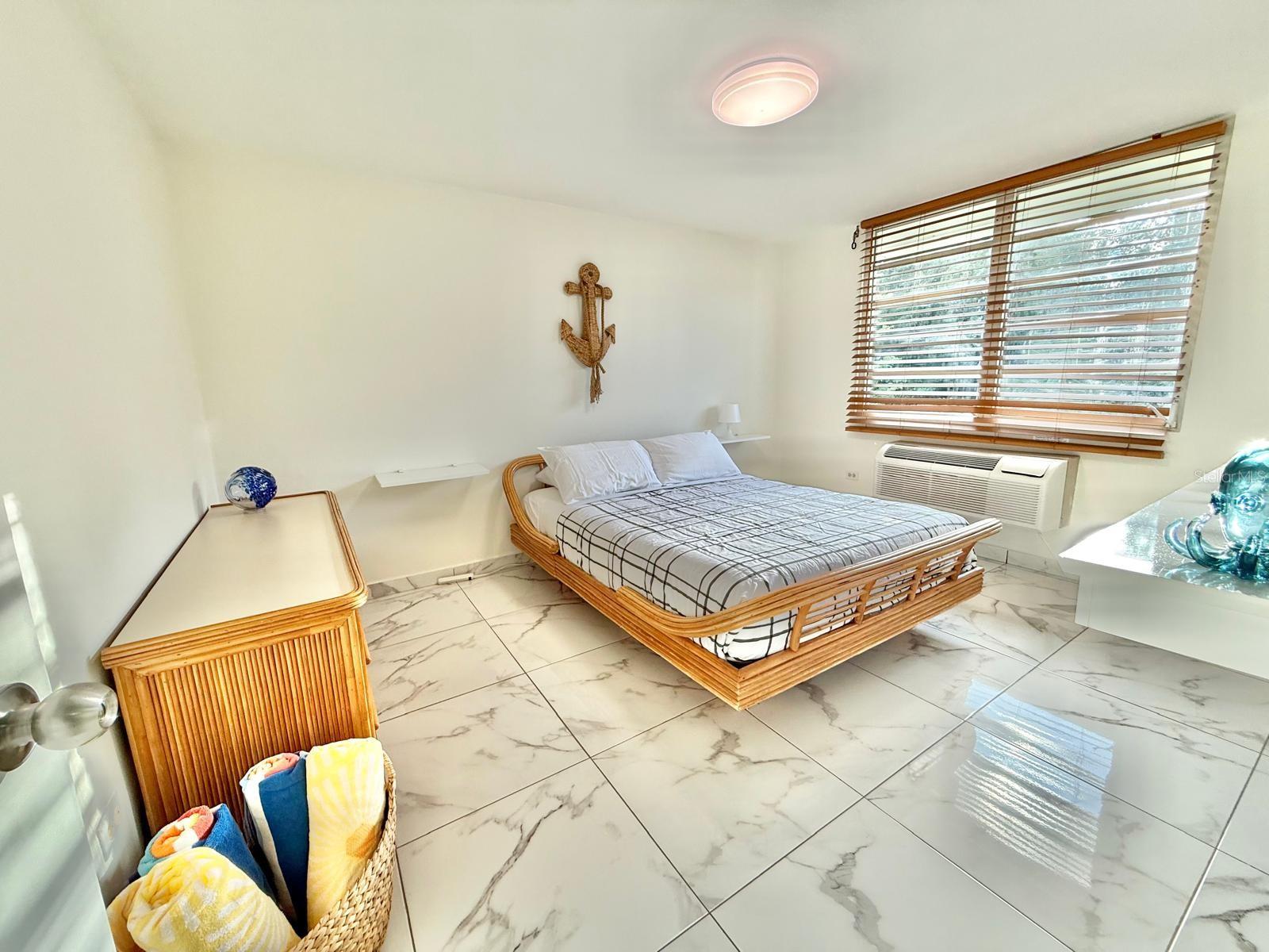 VEREDA DEL MAR CONDOMINIUM - Residential