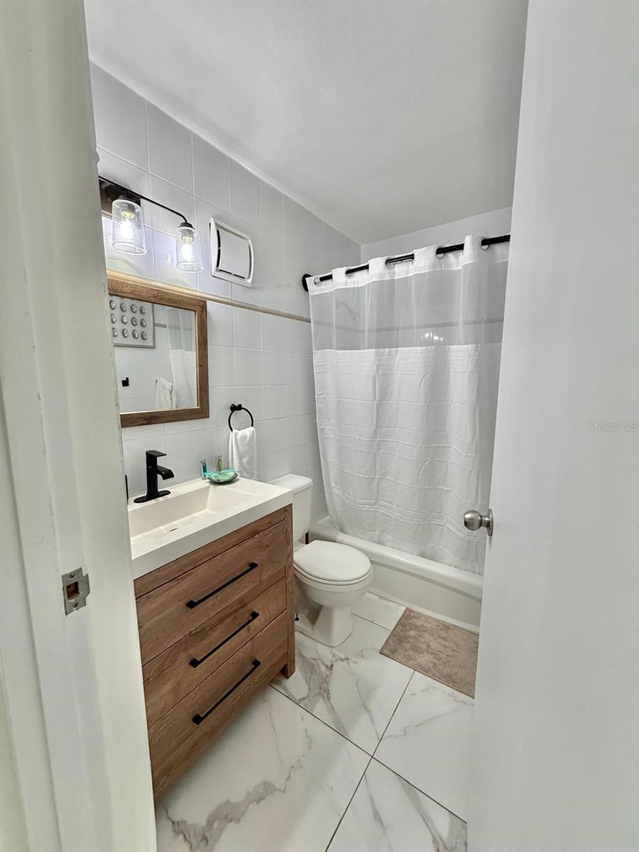 VEREDA DEL MAR CONDOMINIUM - Residential