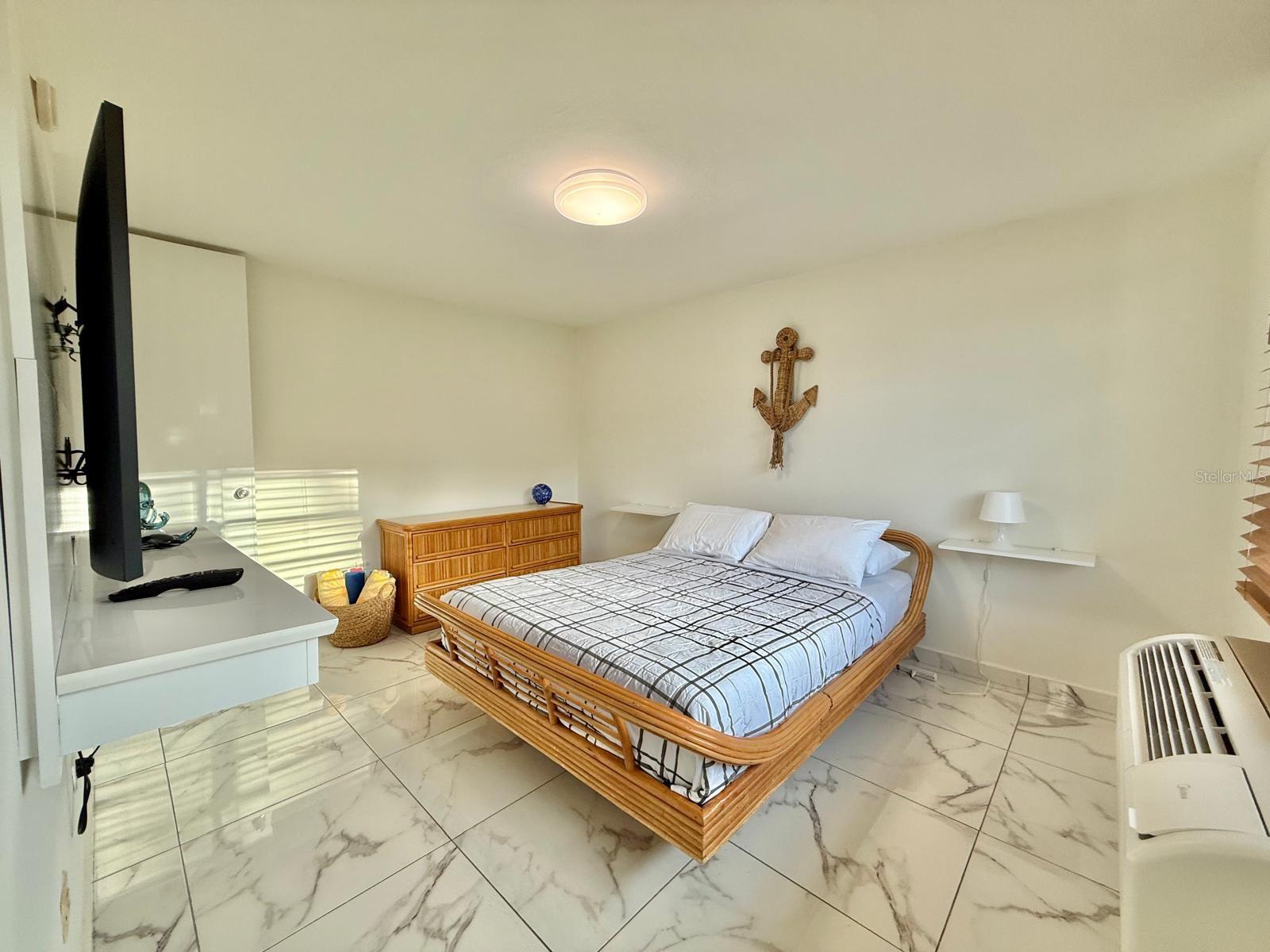 VEREDA DEL MAR CONDOMINIUM - Residential