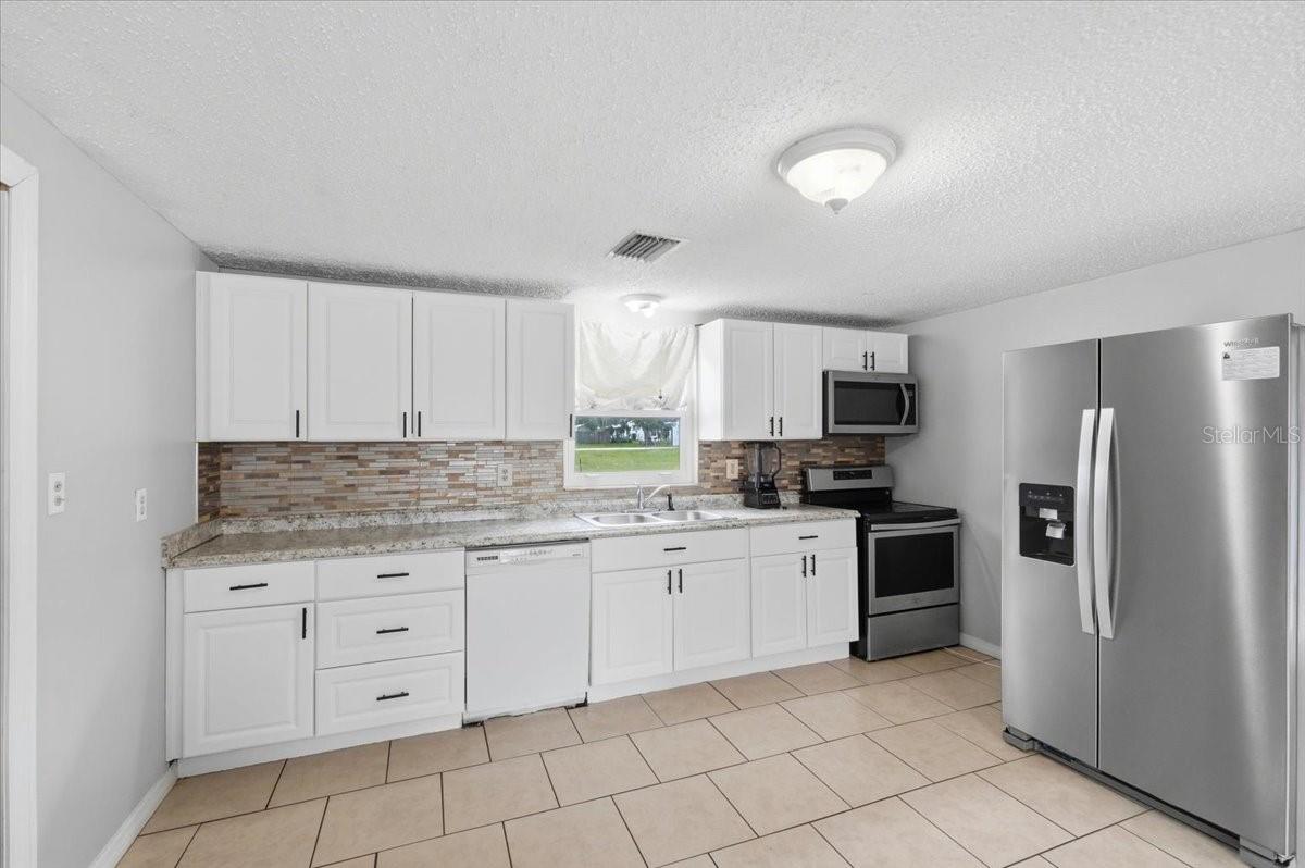 AVON PARK LAKES - Residential
