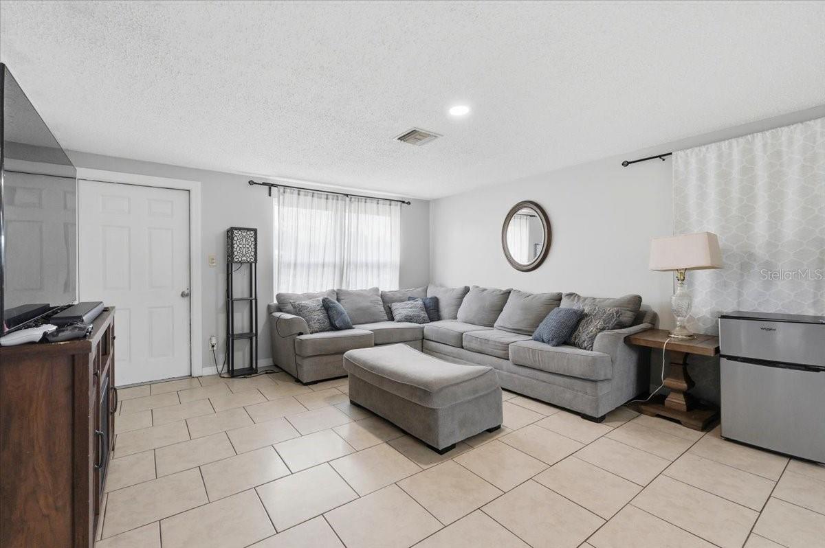 AVON PARK LAKES - Residential