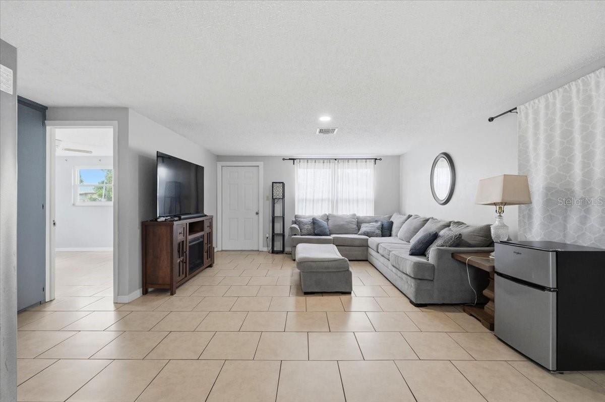 AVON PARK LAKES - Residential