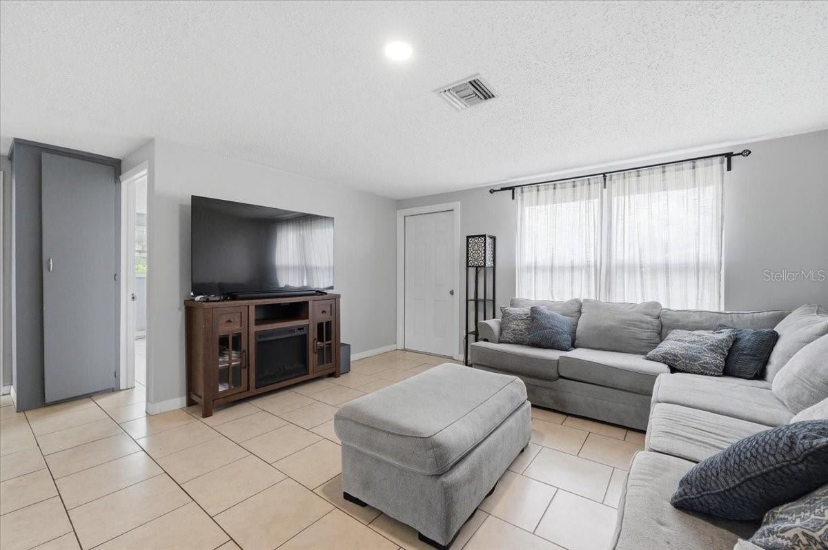AVON PARK LAKES - Residential