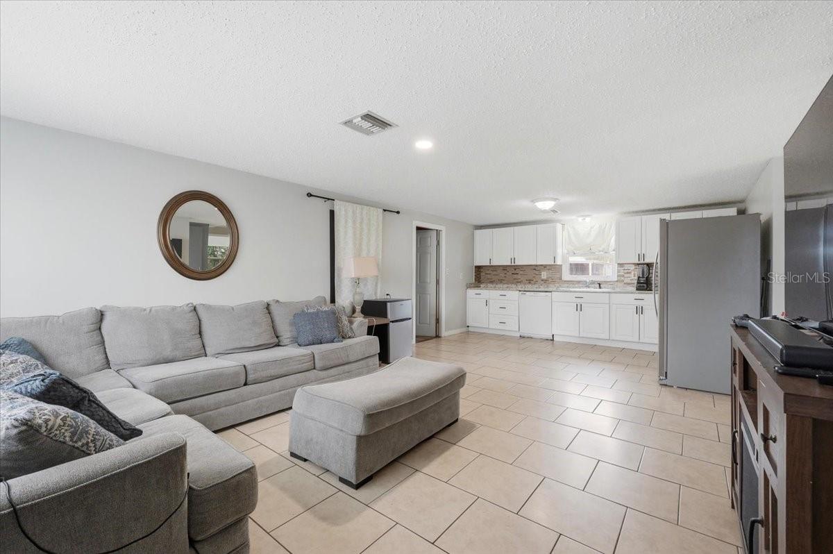 AVON PARK LAKES - Residential