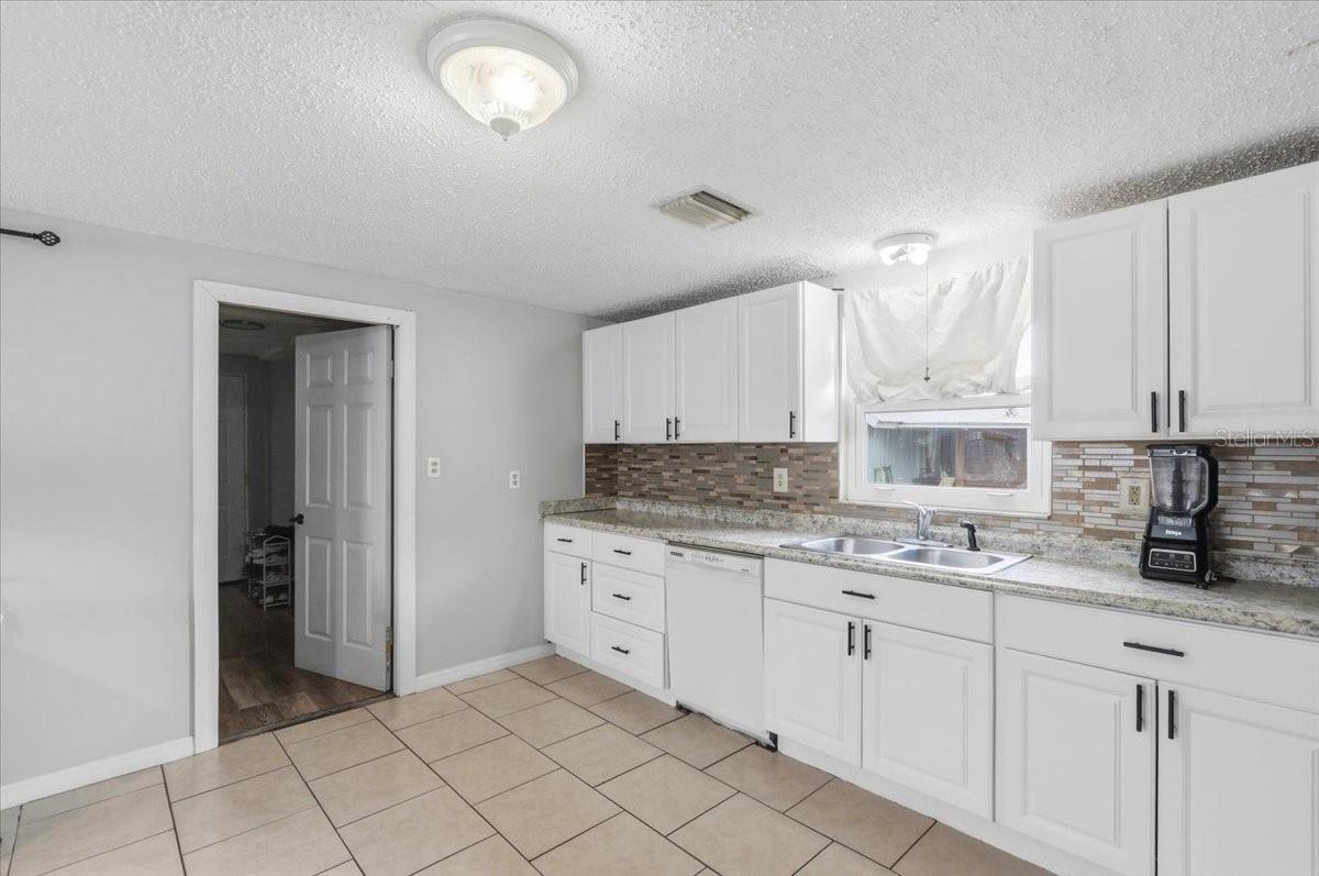 AVON PARK LAKES - Residential