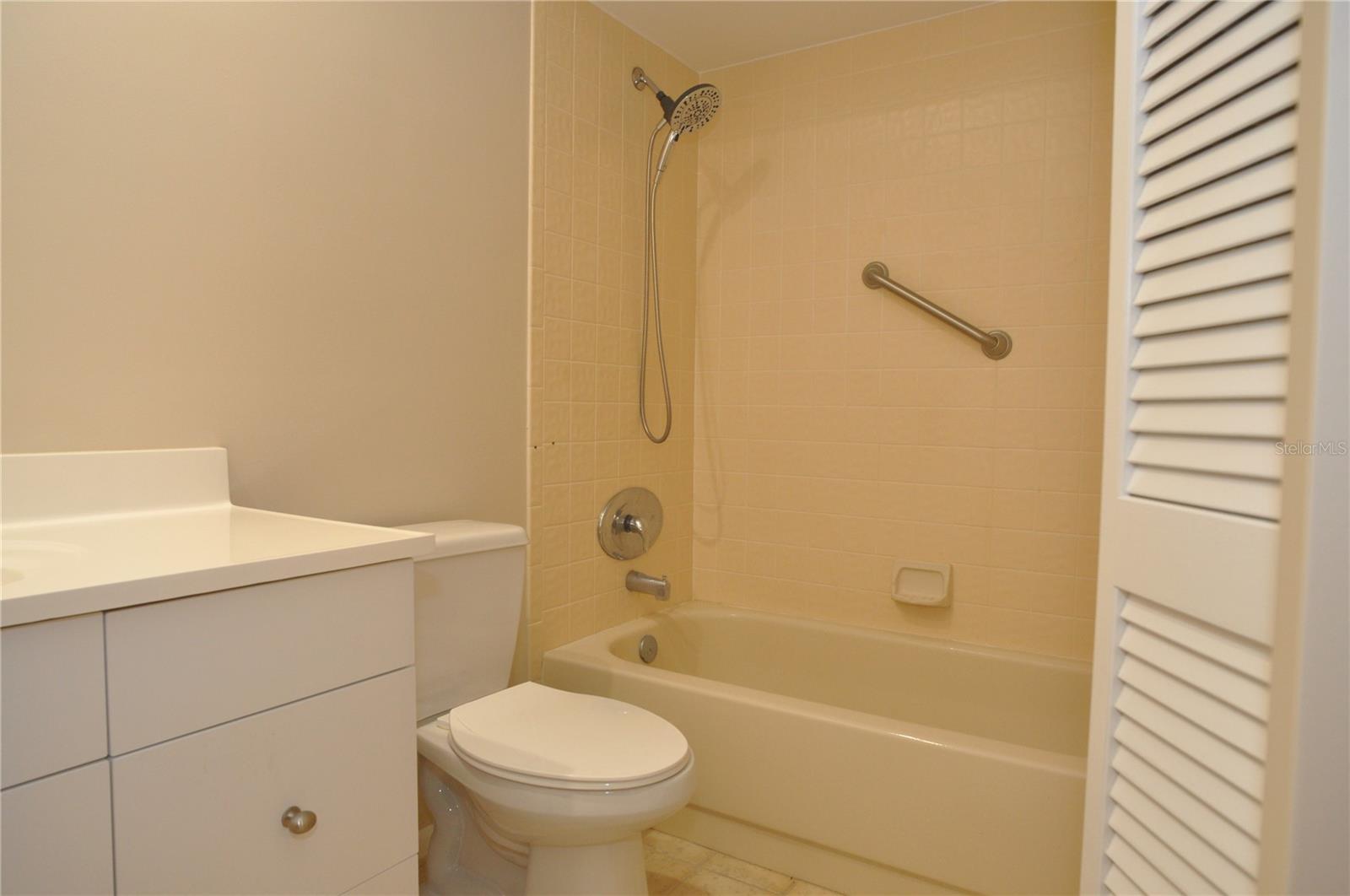 SALEM SQUARE - Residential