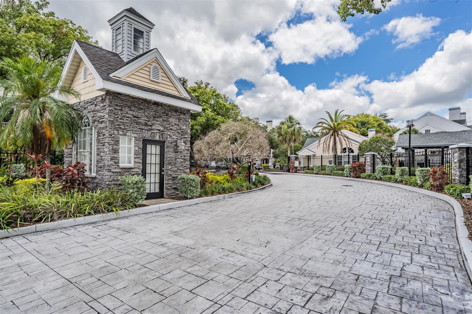 BENTLEY AT COBBS LANDING CONDO THE - Residential