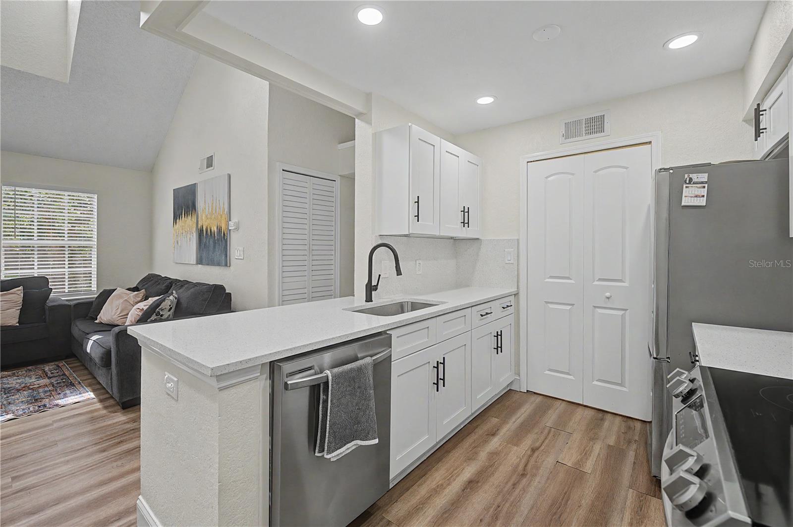 BENTLEY AT COBBS LANDING CONDO THE - Residential