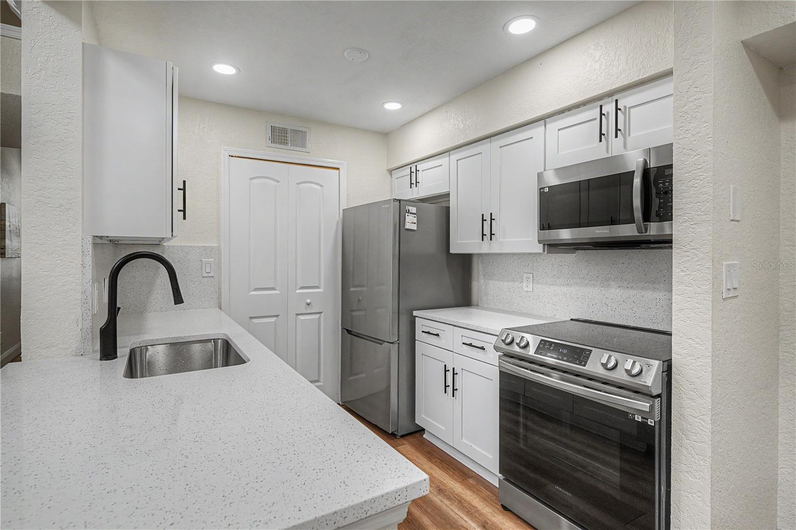 BENTLEY AT COBBS LANDING CONDO THE - Residential
