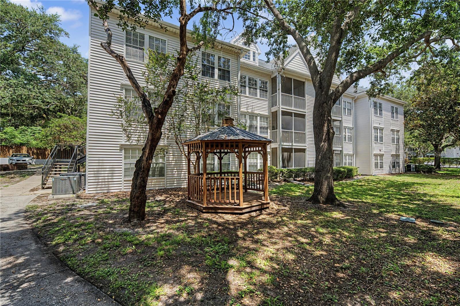 BENTLEY AT COBBS LANDING CONDO THE - Residential