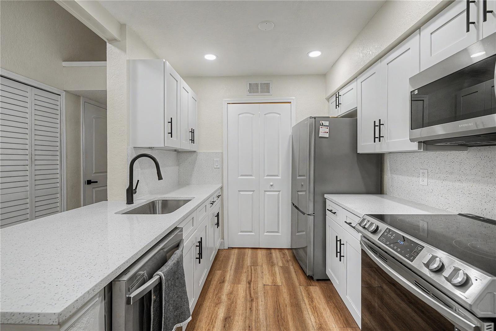 BENTLEY AT COBBS LANDING CONDO THE - Residential