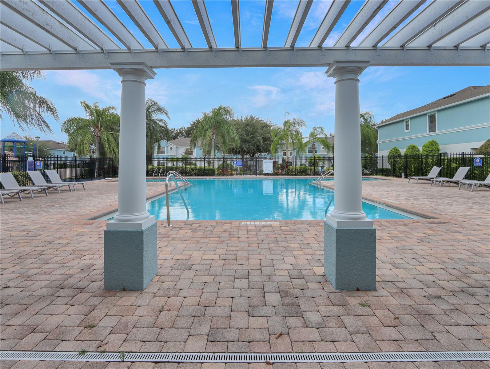 WINDSOR LAKE TOWNHOMES - Residential