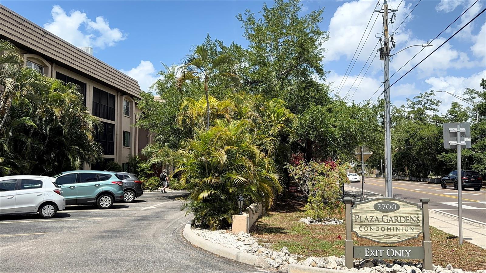 PLAZA GARDENS - Residential