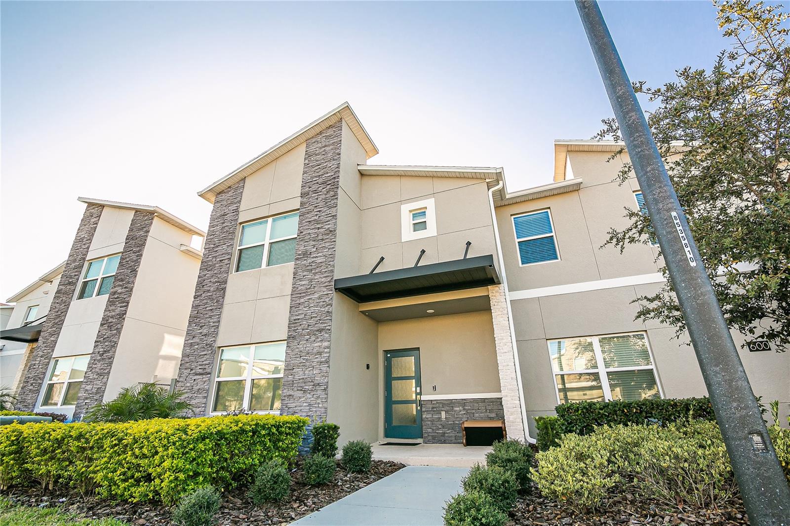 FULLY FURNISHED home, with PRISTINE finishes. This beautiful, and fun decoration is suited to bring you the best return on your investment! 10 miles away from Disney, this Gated community offers a clubhouse, game-room, fitness center, 24/7 security, Pool and spa, lazy river, and much more! This stunning location offers easy access to highways I-4, US-27, and US-192, which are filled with entertainment centers and restaurants to enjoy with your family! You do NOT want to miss out on this astonishing home!!
