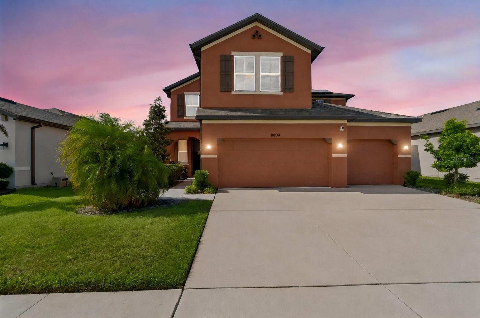 Sellers willing to contribute up to $5,000 in concessions with use of preferred lender! Welcome to 11804 Bluegrass Field Court — a stunning Beazer Homes Captiva floor plan in Reserve at Pradera, Riverview, FL! This energy-efficient 2,980 sq ft home is only five years old and READY to be yours. With 5 bedrooms, 3 full bathrooms, and an oversized loft, the layout delivers exceptional flexibility — including a downstairs bedroom and full bath, perfect for guests or multi-generational living. The owner’s suite features a walk-in closet, quartz counters with his-and-her sinks, garden tub, walk-in shower, and private water closet. The kitchen offers granite countertops, stainless steel appliances, abundant cabinetry, a coffee counter, and walk-in pantry.

Enjoy low electric bills thanks to the included SOLAR PANEL SYSTEM (installed August 2022, 10-year transferable warranty)! Additional efficiency perks include a hybrid heat pump water heater and dual-zone thermostat. Outside, a 13’x26’ screened lanai, fenced backyard with pond views, and sprinkler system complete the package. Add a 3-car garage and community pool, plus easy access to I-75, top-rated schools, shopping, dining, and beaches — this home truly has it all. Don’t miss it! Call today to schedule a private tour!