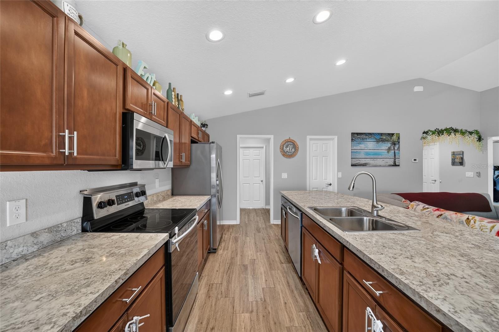 SUMMERCREST - Residential