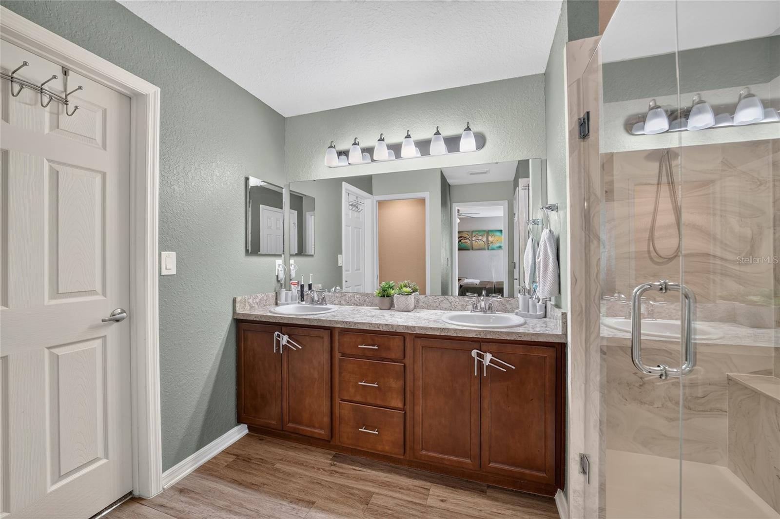 SUMMERCREST - Residential
