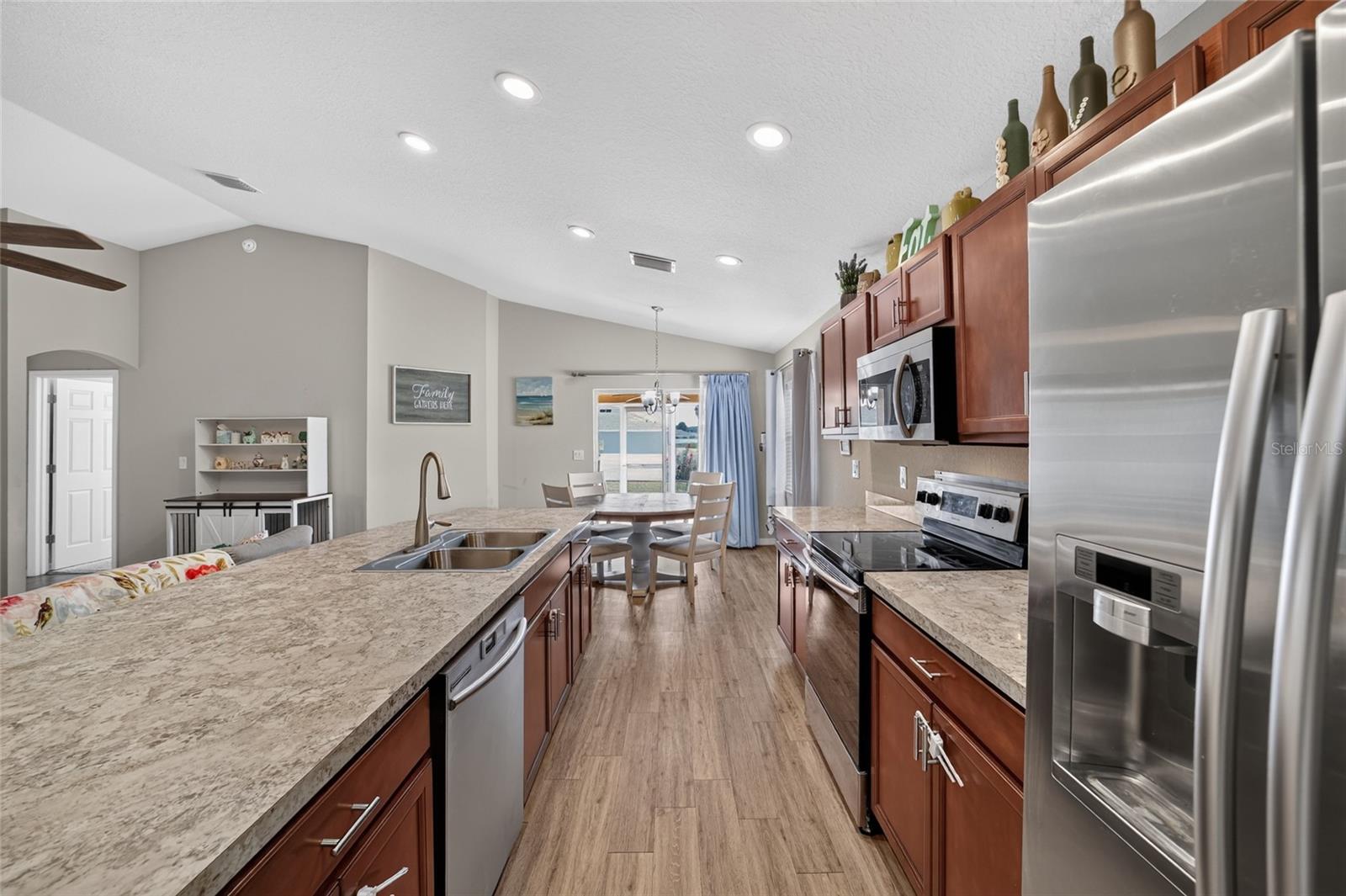 SUMMERCREST - Residential