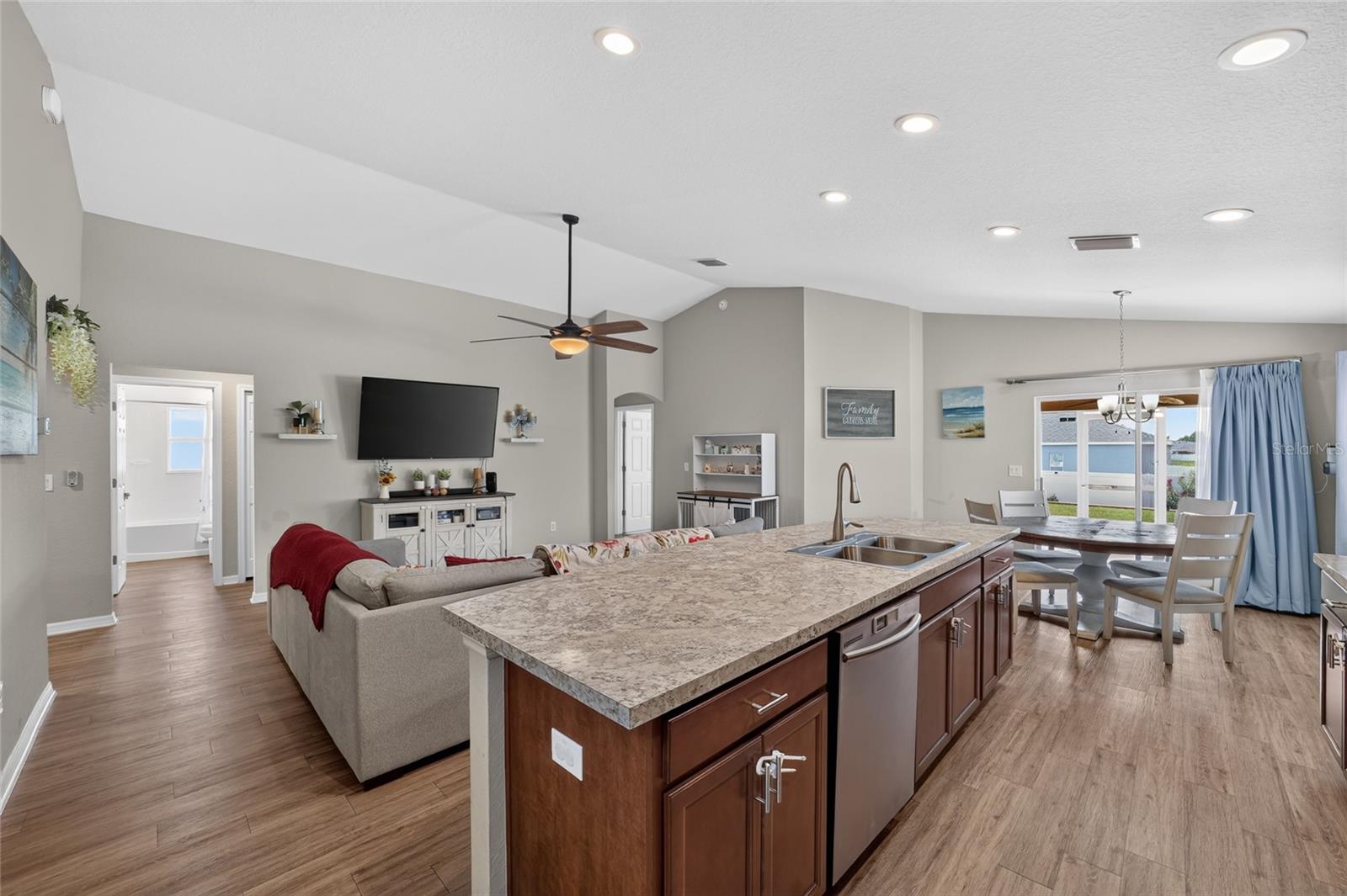 SUMMERCREST - Residential