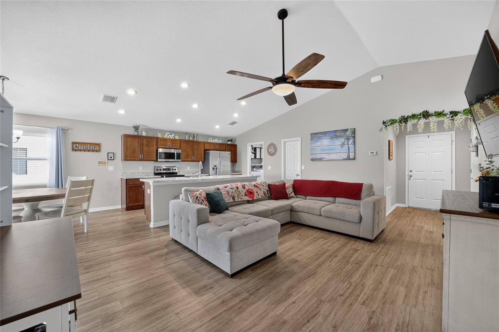 SUMMERCREST - Residential
