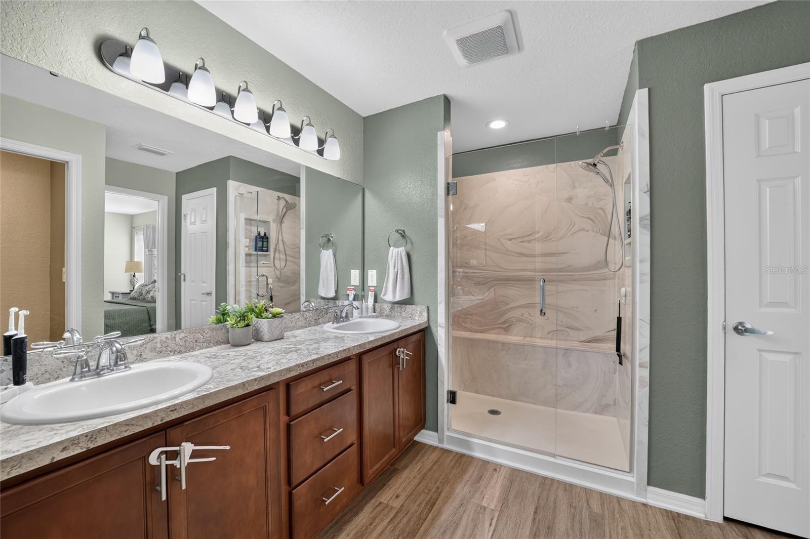 SUMMERCREST - Residential