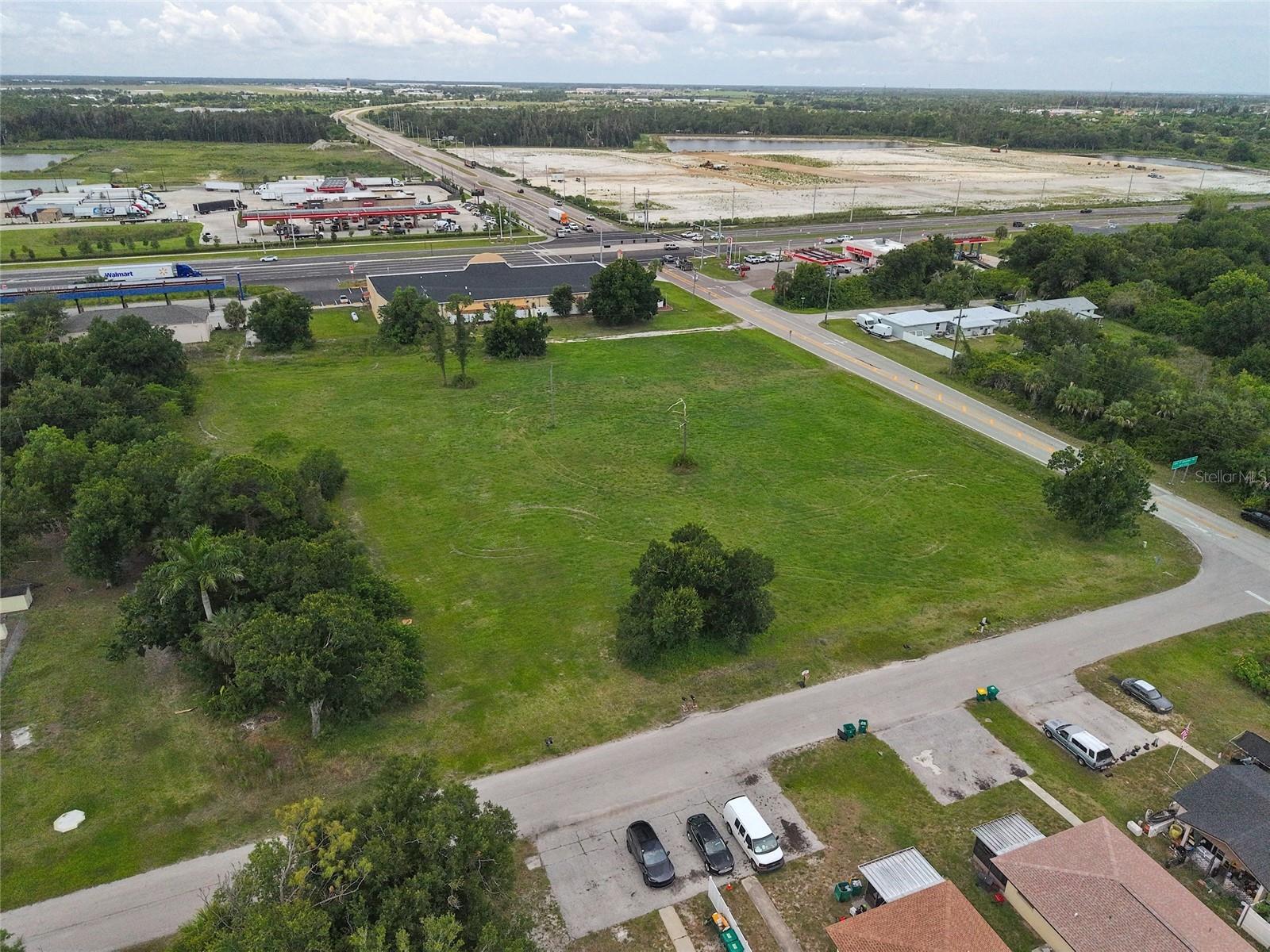 GOLF CLUB ESTATE - Land