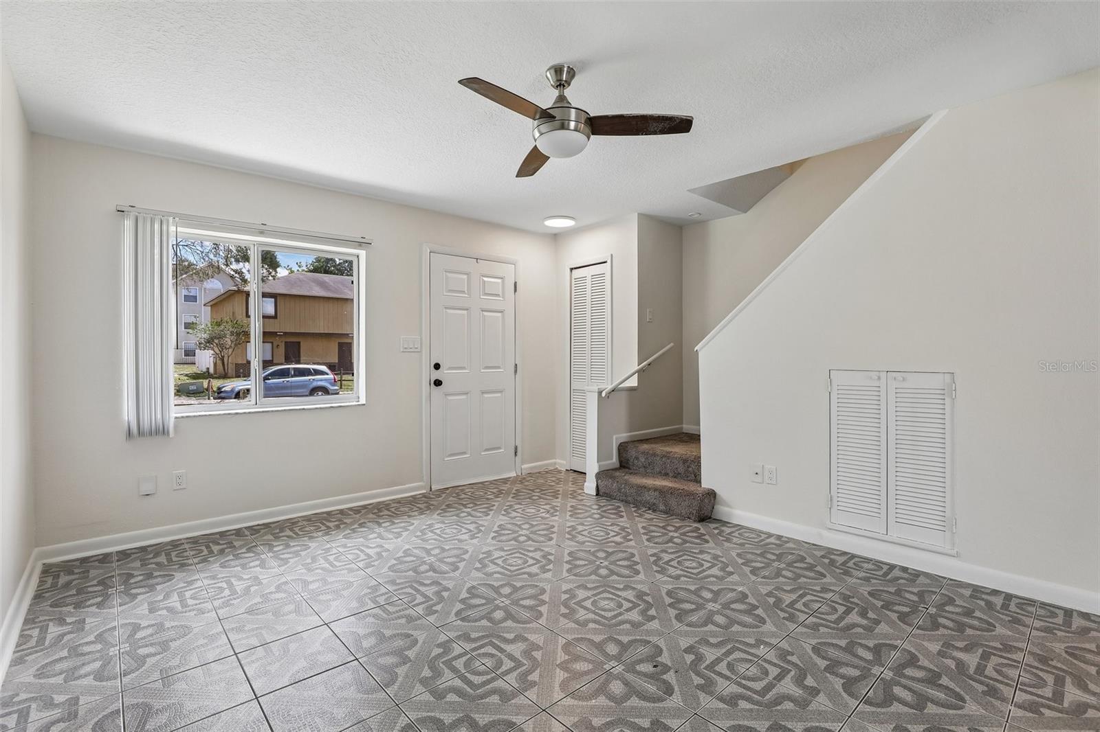 CAMBRIDGE CIRCLE - Residential