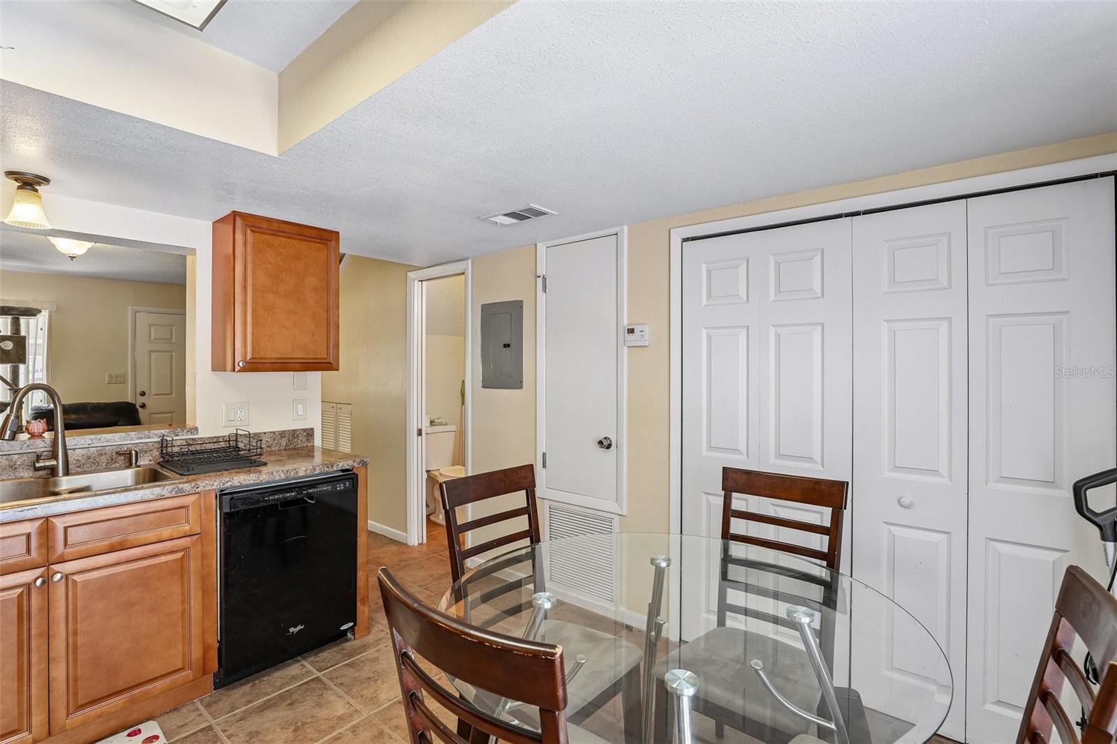 CAMBRIDGE CIRCLE - Residential