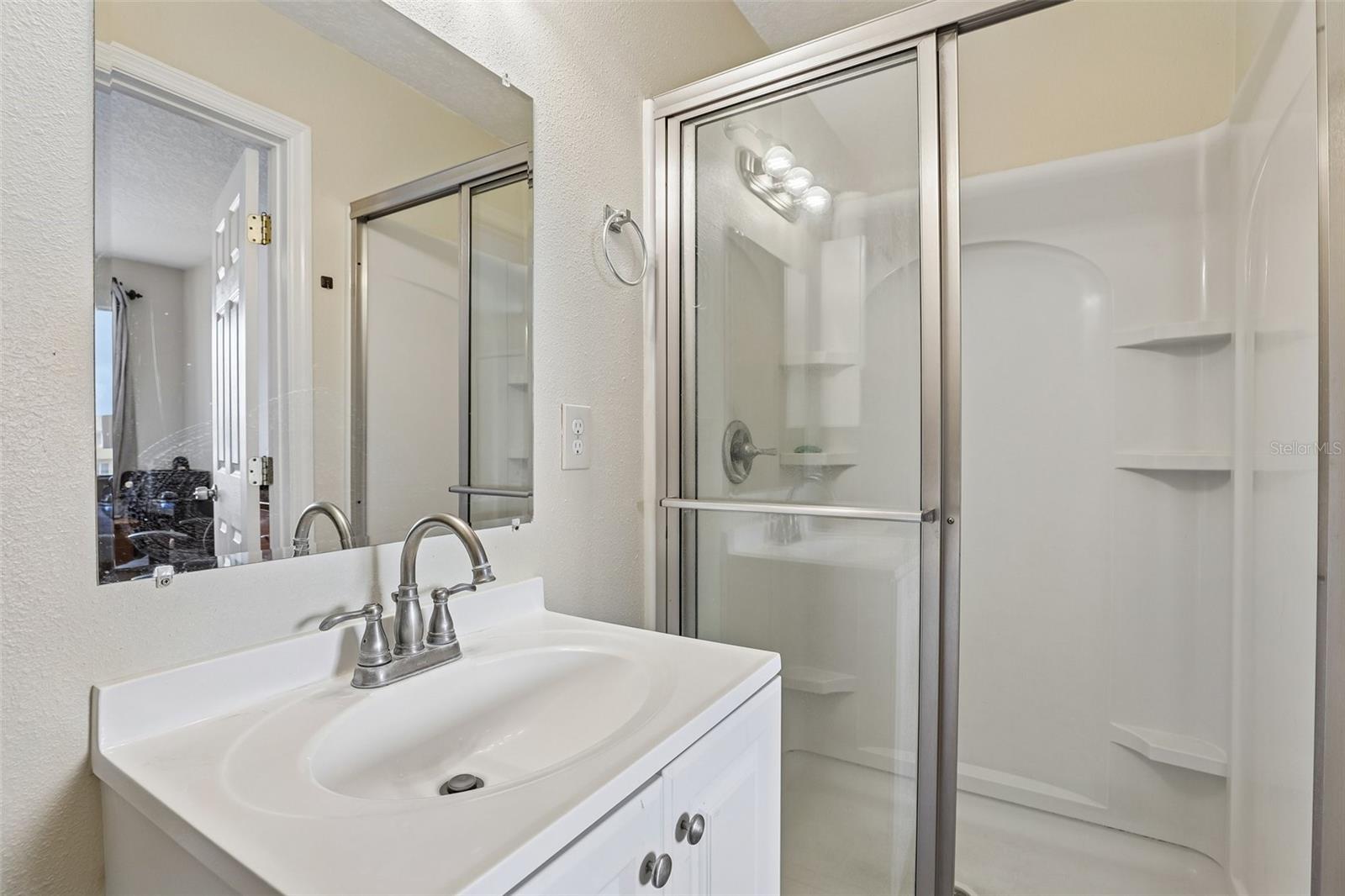 CAMBRIDGE CIRCLE - Residential