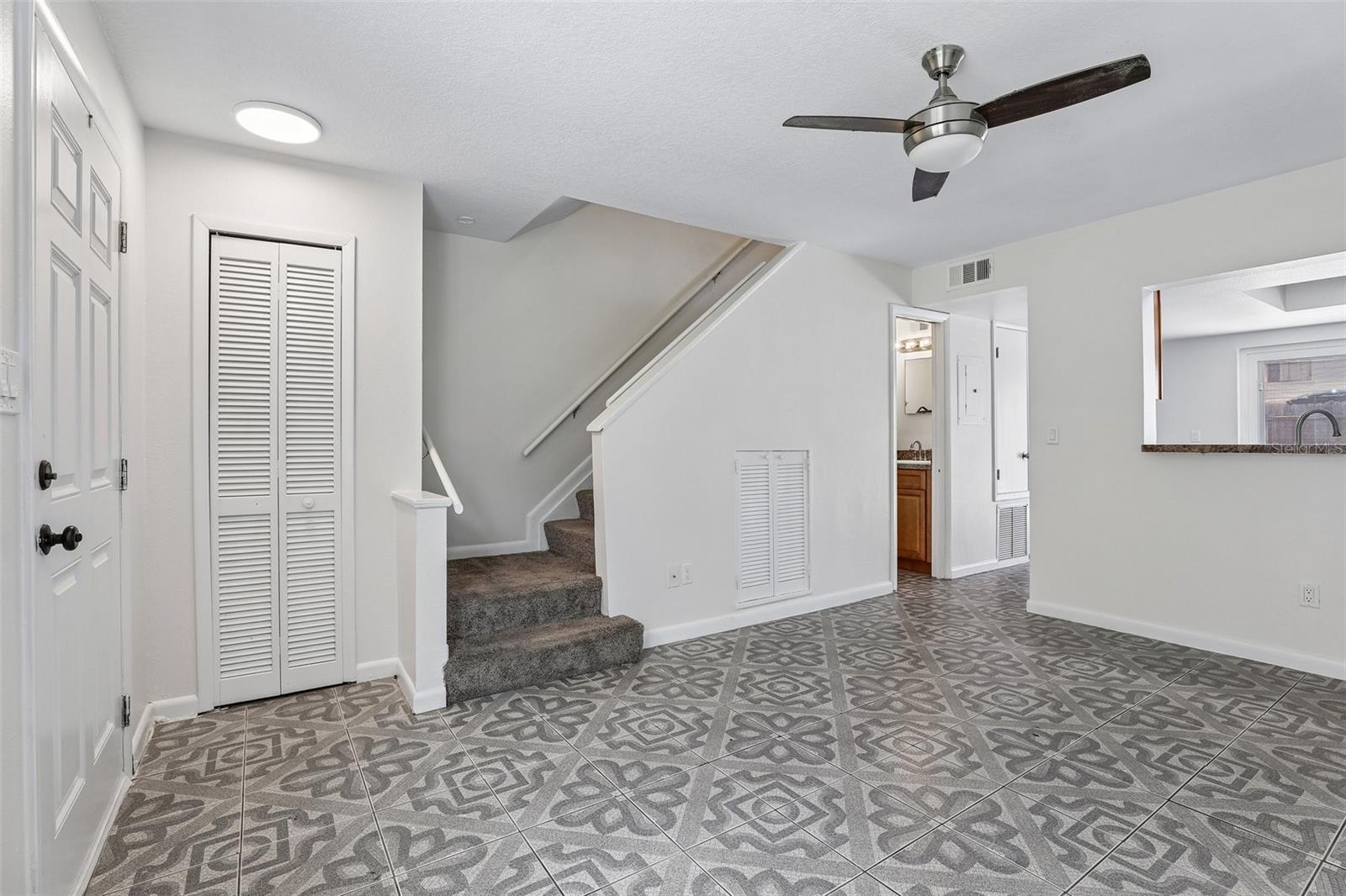 CAMBRIDGE CIRCLE - Residential