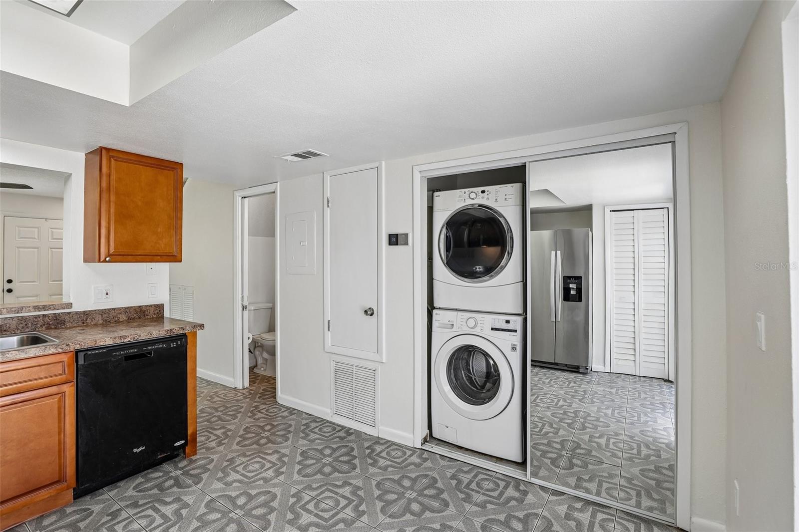 CAMBRIDGE CIRCLE - Residential