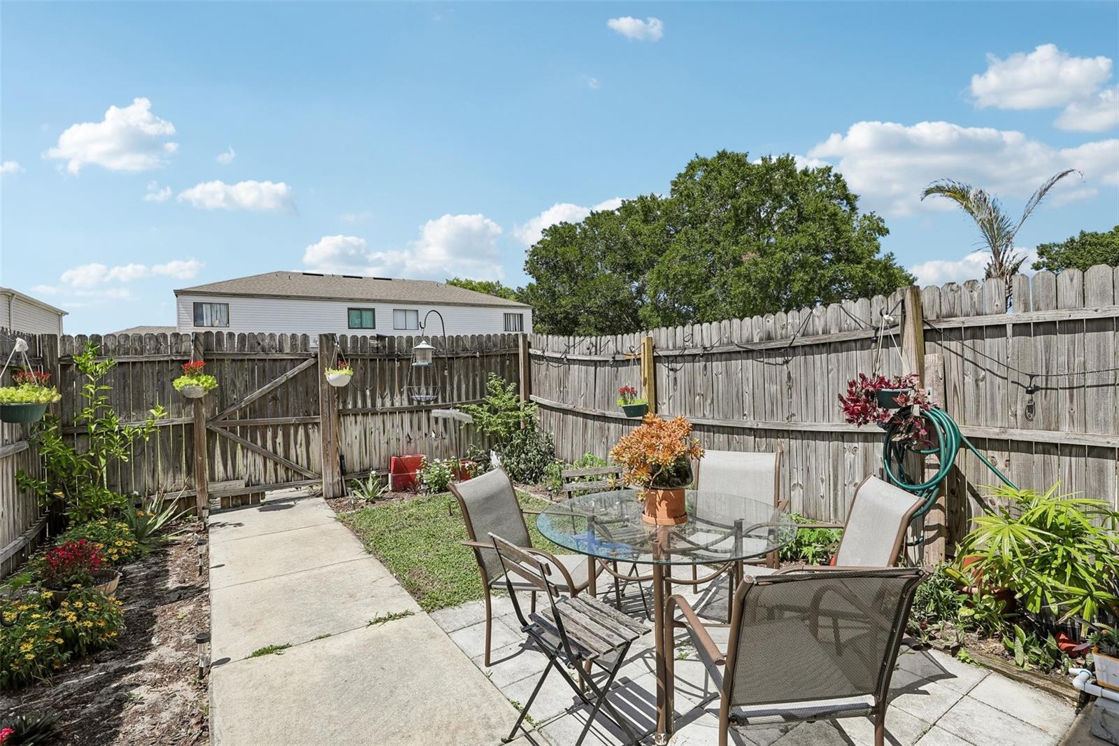 CAMBRIDGE CIRCLE - Residential