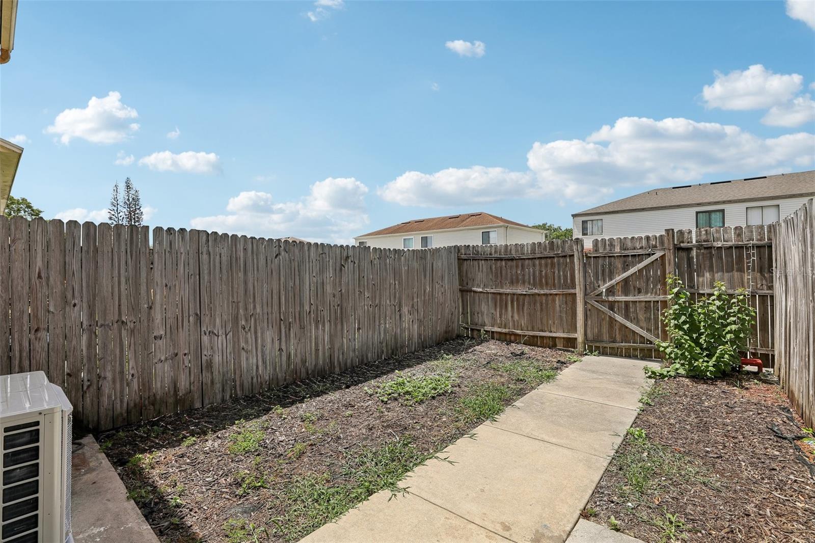 CAMBRIDGE CIRCLE - Residential