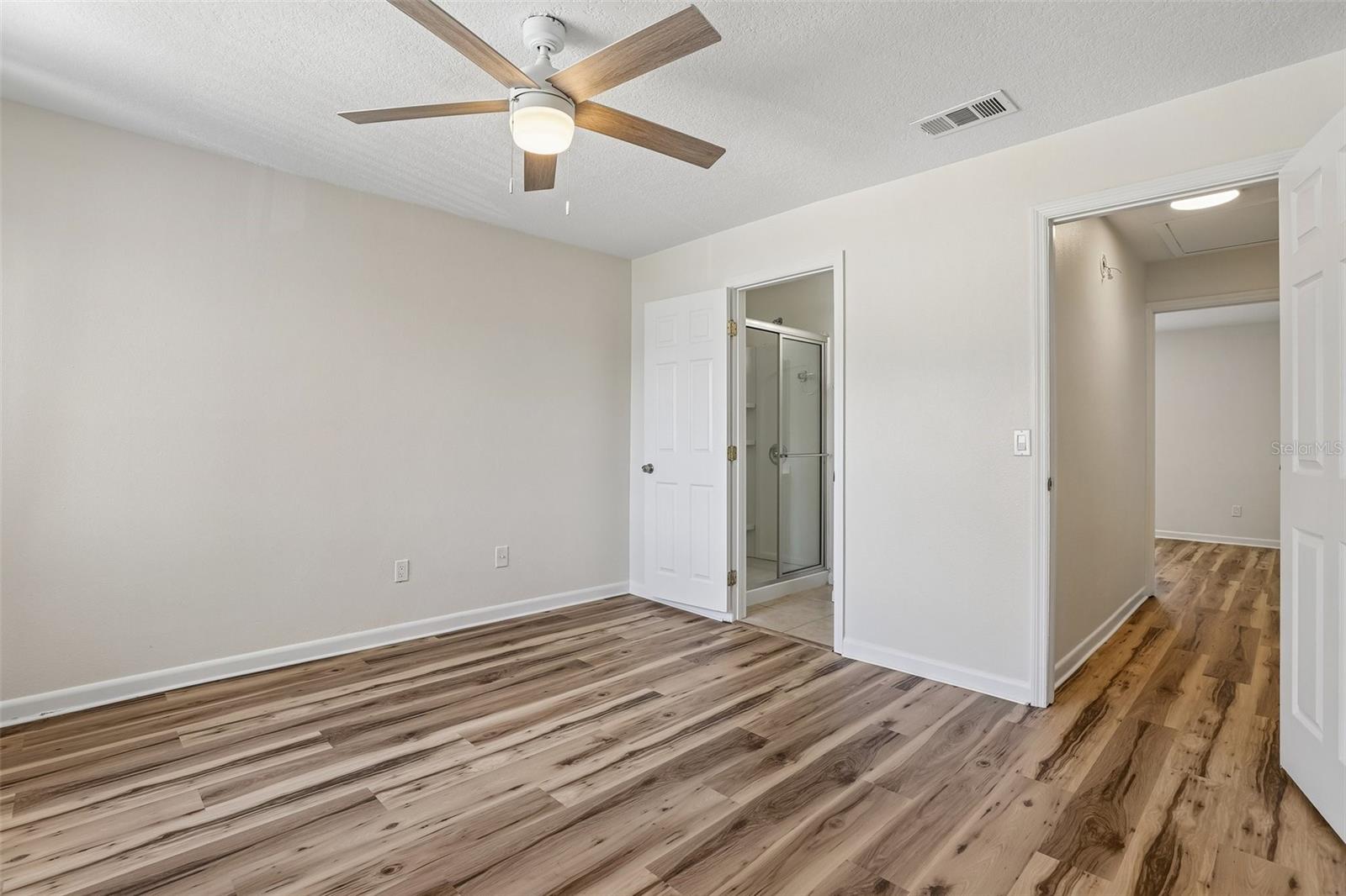 CAMBRIDGE CIRCLE - Residential