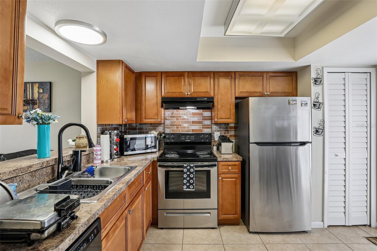 CAMBRIDGE CIRCLE - Residential