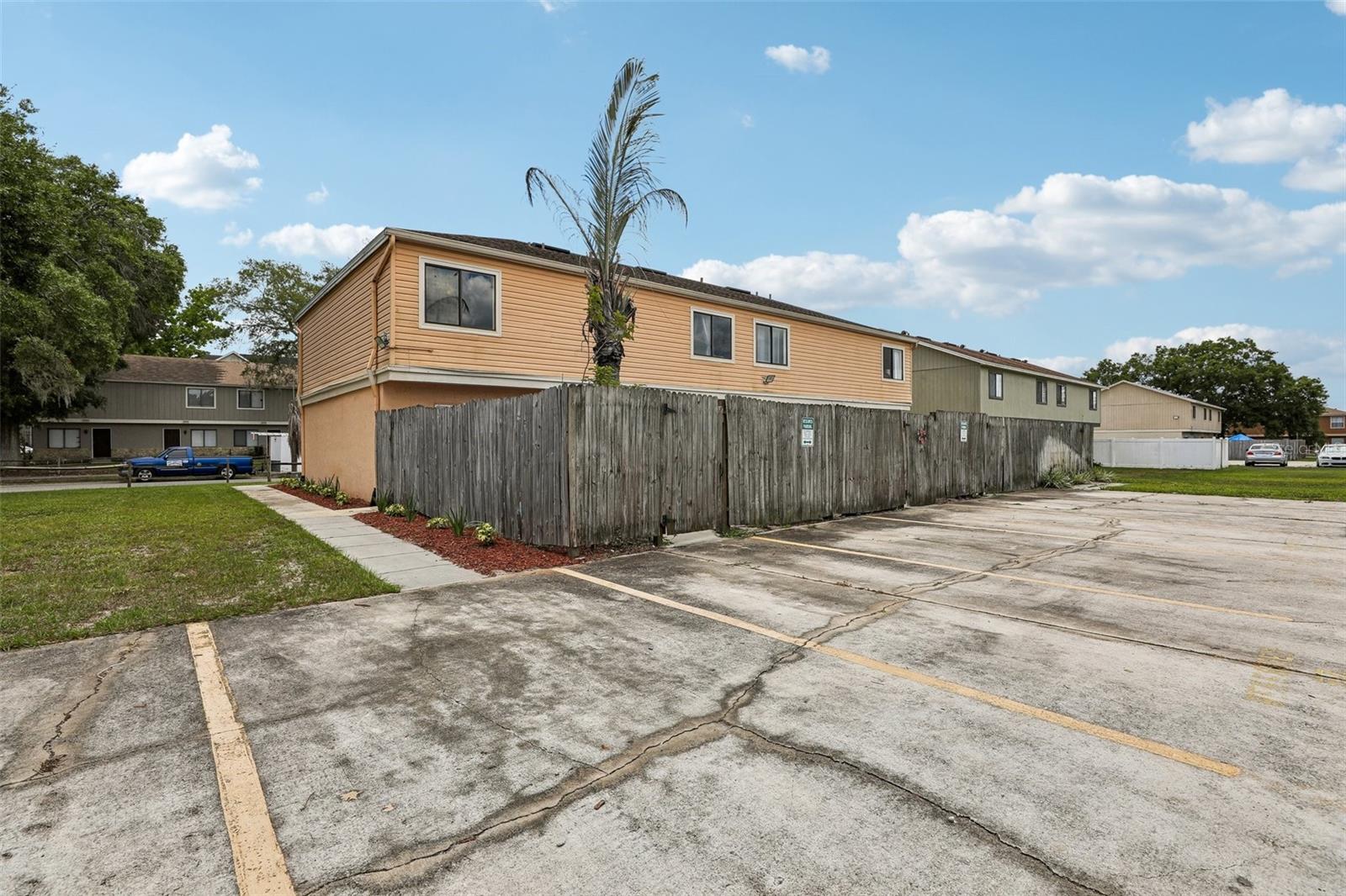 CAMBRIDGE CIRCLE - Residential