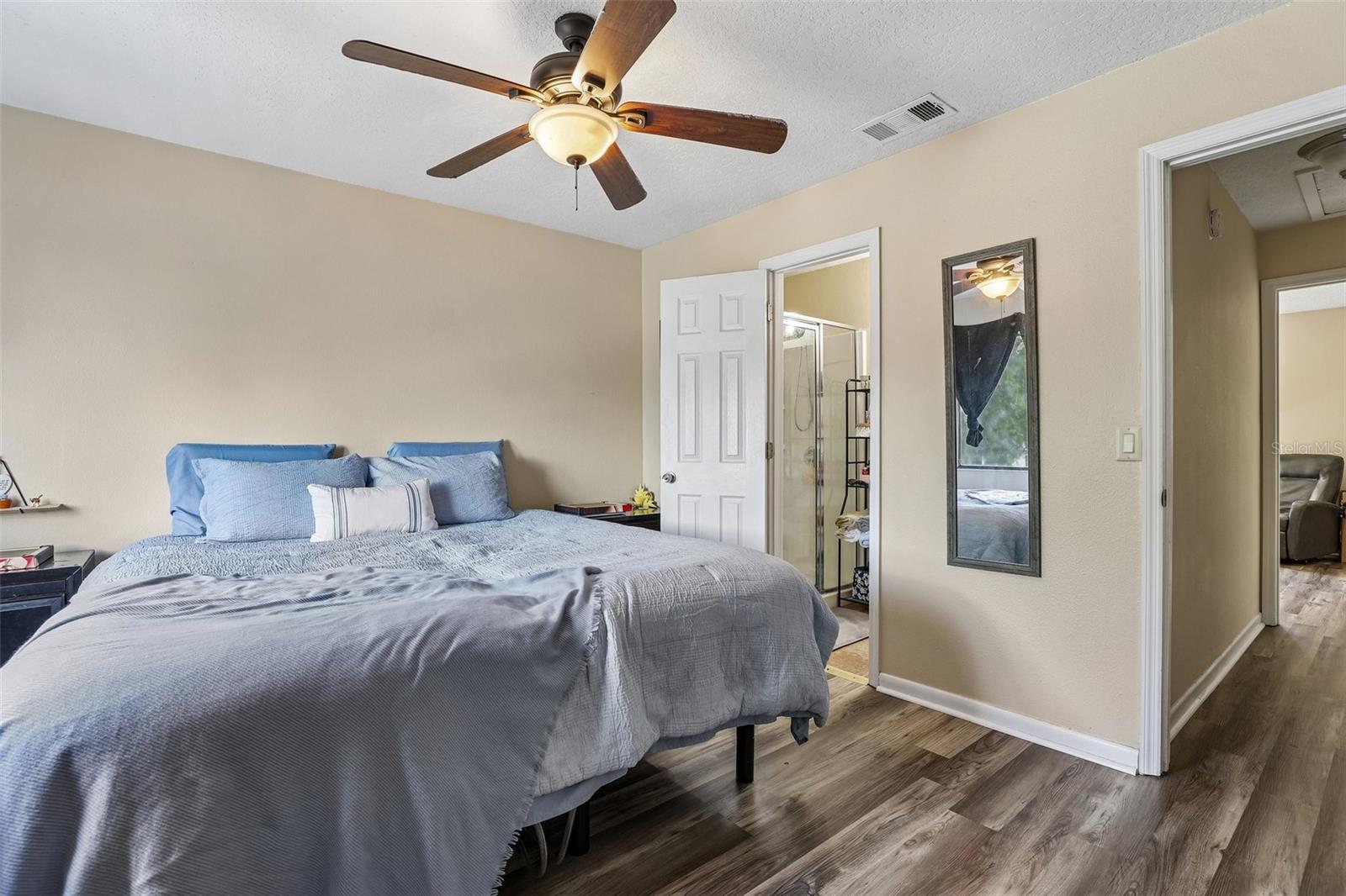 CAMBRIDGE CIRCLE - Residential