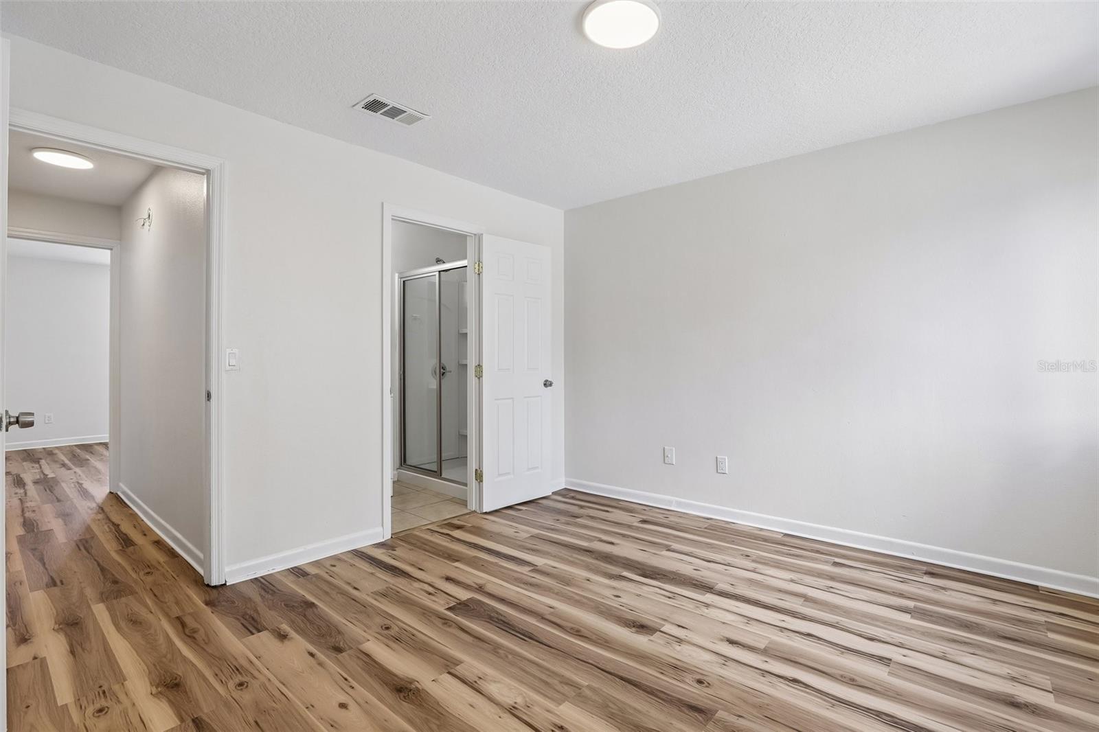 CAMBRIDGE CIRCLE - Residential