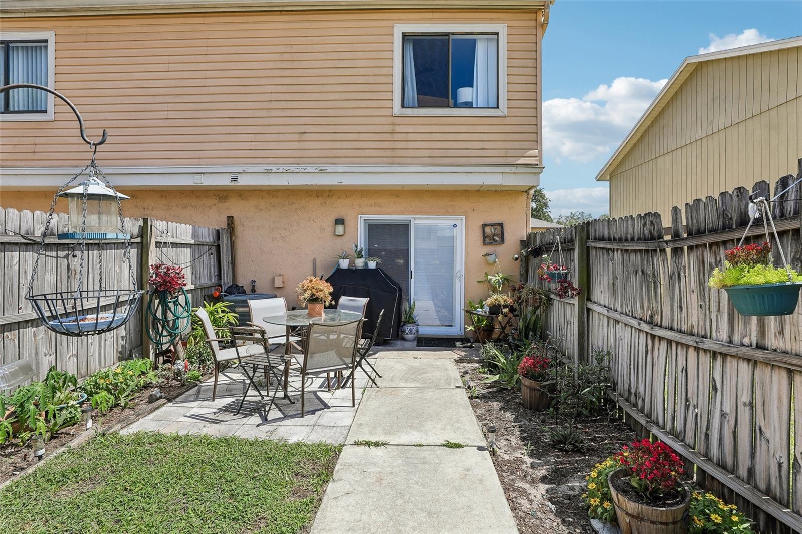 CAMBRIDGE CIRCLE - Residential