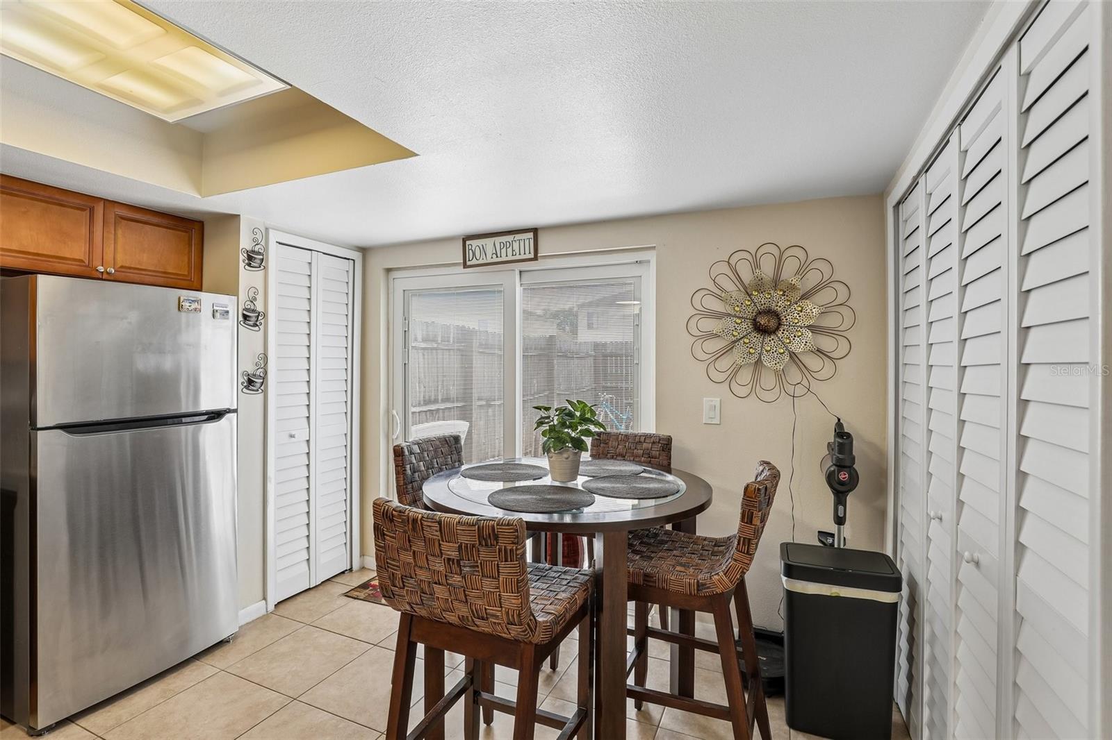 CAMBRIDGE CIRCLE - Residential